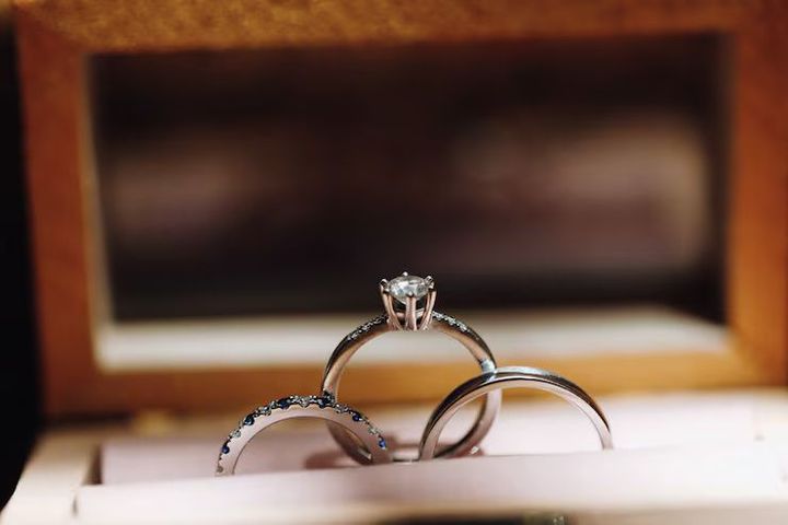 Solitaire Engagement Rings Guide: Styles, Settings, and Diamond Basics Explained